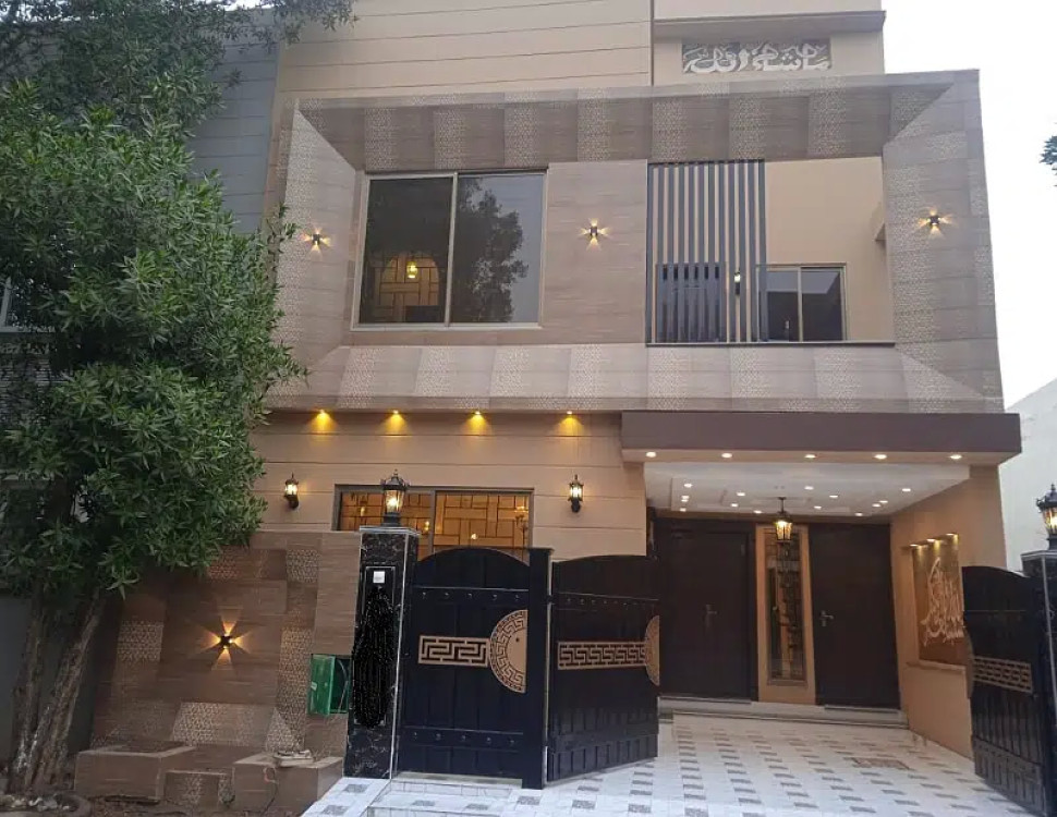 5 Marla Well Constructed And Beautiful House At Excellent Location Is Available For Sale In Jinnah Block Bahria Town Lahore